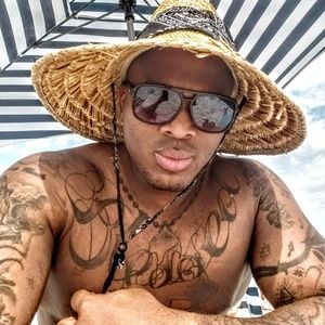 Meet your Posher, Leo